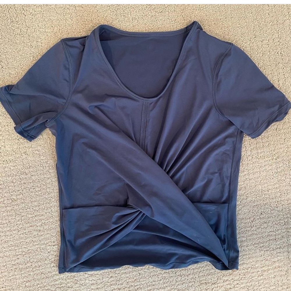 Lululemon top - worn once size 4